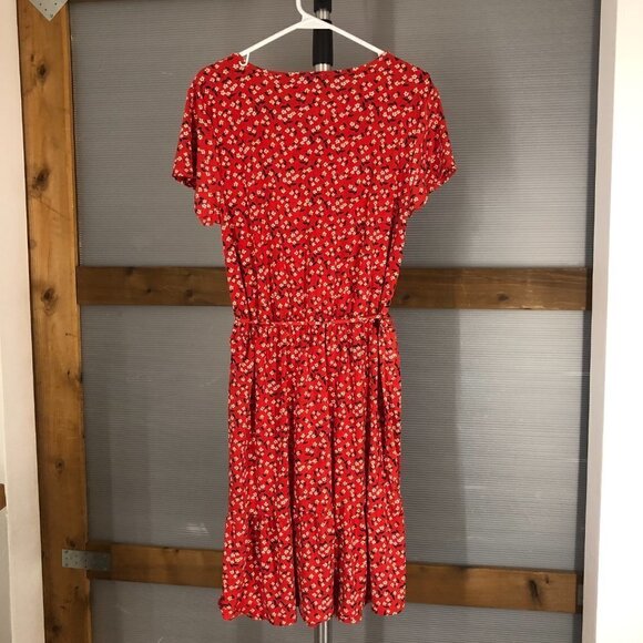 BR Fcty Red White Floral Fit & Flare Flounce Hem Short Sleeve Dress Sz M - Picture 9 of 15